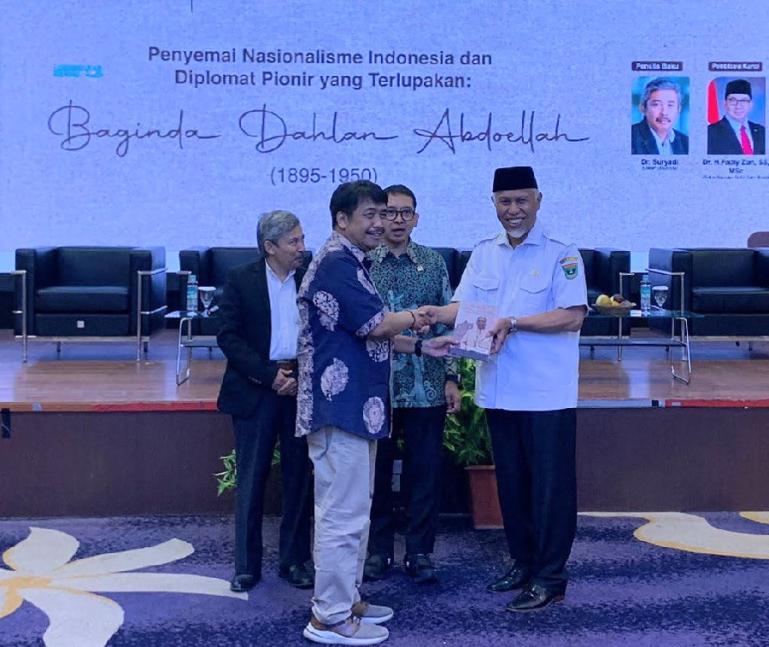 Gubernur Sumbar, Mahyeldi dalam acara bedah buku Bagindo Dahlan Abdoellah di kantor BRIN, Jakarta, Rabu (17/1). (Dok : Istimewa)