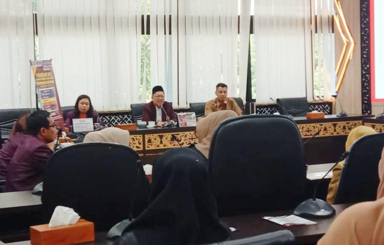 Pihak kampus Unes Padang, perkenalkan program RPL ke DPRD Sumbar, Senin siang (15/1). (Dok : Istimewa)