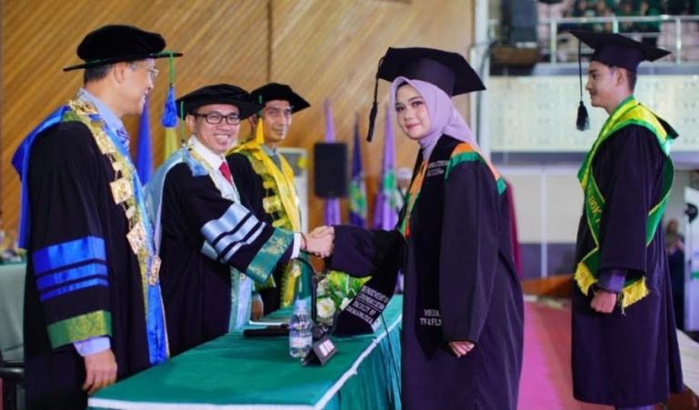 Prosesi wisuda I Universitas Andalas di Auditorium Universitas Andalas, Sabtu (13/1). (Dok : Istimewa)