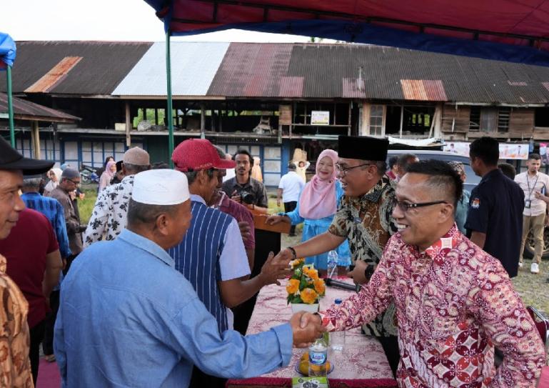 Ketua DPRD Supardi bersama masyarakat Nagari Durian Tinggi, Kecamatan Kapur IX Kabupaten Limapuluh Kota saat melaksanakan reses perorangan, Kamis, (25/1) lalu. (Dok : Istimewa)