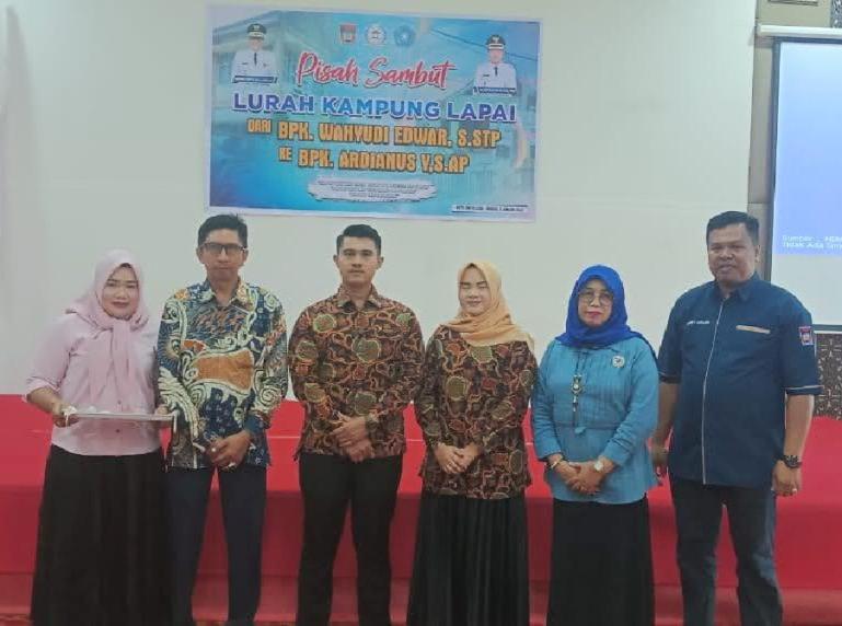 Sonny Affandi saat menghadiri pisah sambut Lurah Kampung Lapai yang lama dengan yang baru, Minggu (7/1). (Dok : Istimewa)