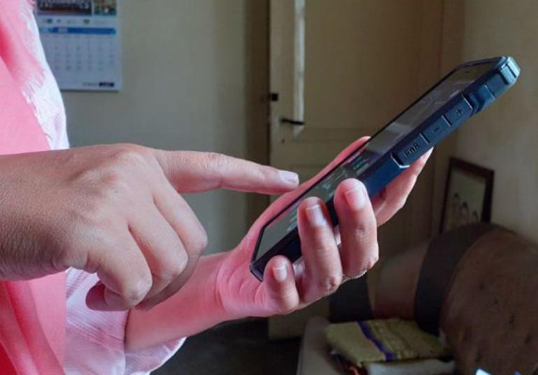 Seorang penguna smartphone. (Dok : Istimewa)