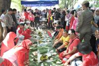Puluhan Ribuan Warga Ikuti CFD Sumbar 2024: Gubernur Makan Balanjuang Bersama Warga di GOR Agus Salim