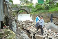 Mahyeldi Tinjau Kawasan Banjir dan Longsor di Tiga Kabupaten