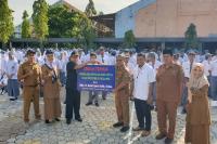 Wakil Ketua DPRD Sumbar Bantu SMKN 8 Padang: Miliki Skill, Tamatan SMK Bisa Buka Lapangan Kerja