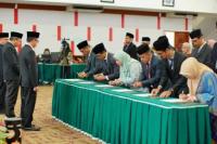 Rektor Unand Lantik Sekretaris Universitas dan 17 Pejabat Lainnya