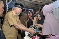 Warga Korban Kebakaran di Pampangan Dibantu Gubernur