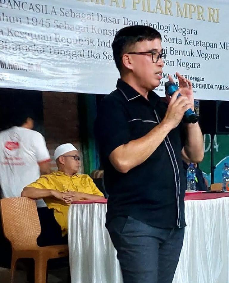 Anggota MPR RI, Alirman Sori berikan pemahaman 4 konsensus berbangsa kepada tokoh masyarakat dan pemuda Tarusan, Rabu (7/2). (Dok : Istimewa)