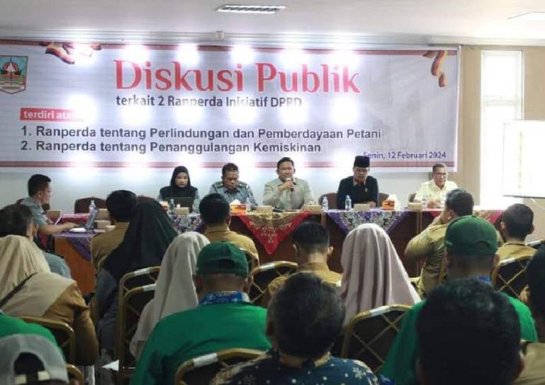Suasana diskusi publik yang membahas dua ranperda inisiatif DPRD Dharmasraya, Senin (12/2). (Dok : Istimewa)