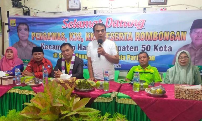 Kepala Disdikpora Kota Pariaman, Kanderi berikan sambutan saat menerima kunjungan KKG), Kelompok Kerja Kepala Sekolah (K3S) beserta Pengawas Kecamatan Harau Kabupaten Limapuluh Kota, Jumat (23/2). (Dok : Istimewa)