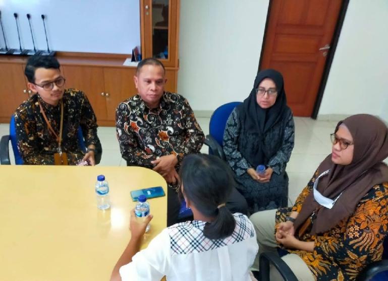 UPTD Perlindungan Perempuan dan Anak dari DP3AP2KB Sumbar berikan pendampingan pada salah seorang anak warga Pessel yang diduga korban TPPO di di Panti Sosial Bina Insani Cipayung, Jakarta Utara, Jumat (23/2). (Dok : Istimewa)