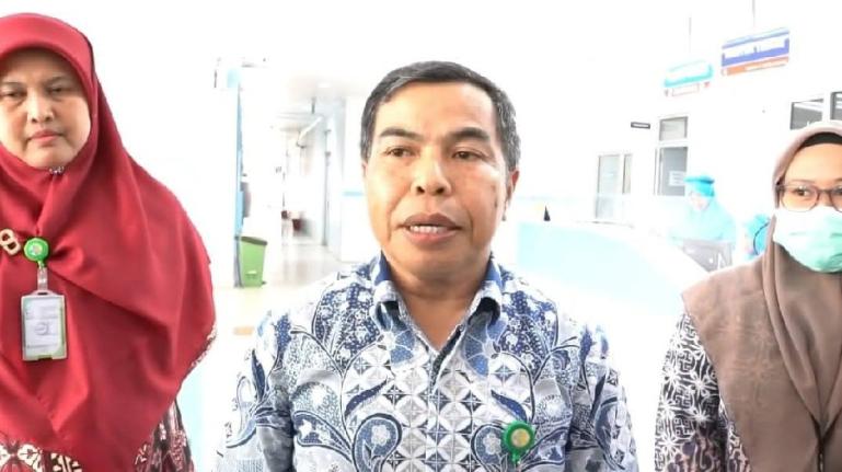 Plt Direktur Medik dan Keperawatan RSUP M Djamil Padang Dr dr Bestari Jaka Budiman SpTHT KL (K) saat memberikan keterangan. (Dok : Istimewa)