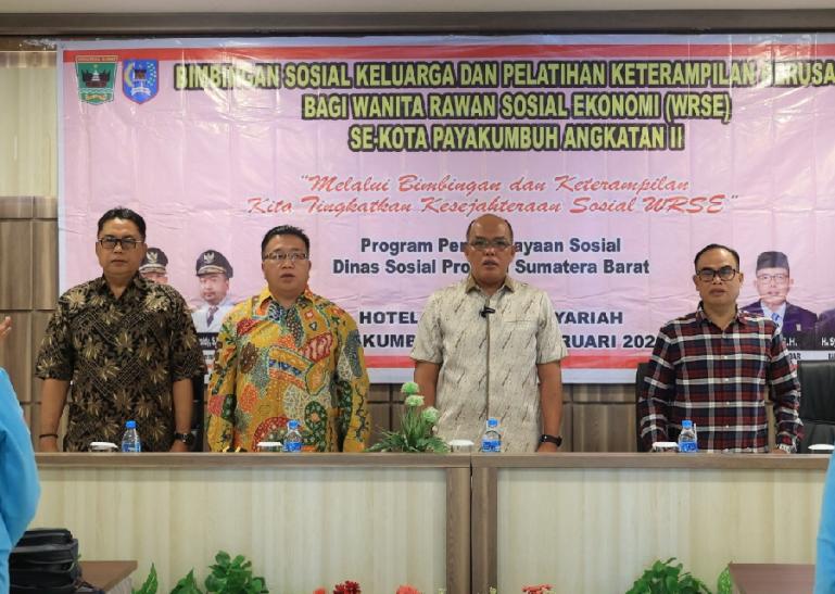 Ketua DPRD Sumbar Supardi buka pelatihan bagi Wanita Rawan Sosial Ekonomi (WRSE) di Kota Payakumbuh, Minggu, (25/2). (Dok : Istimewa)