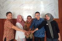 Musfi Yendra Jabat Ketua KI Sumbar