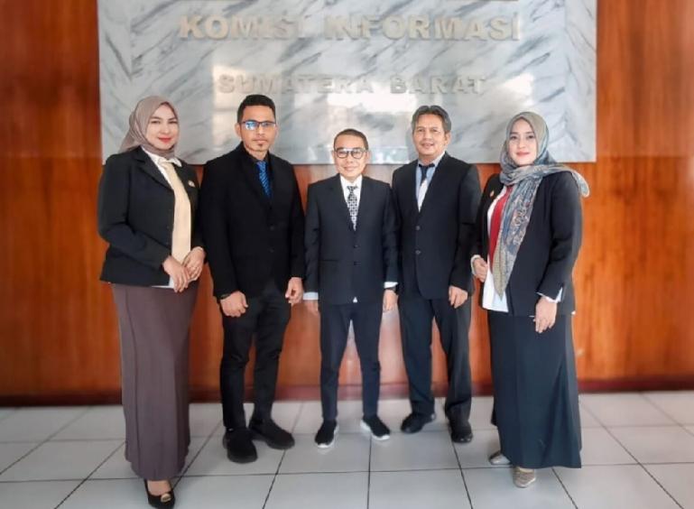 Lima Komisioner KI Sumbar. (Dok : Istimewa)