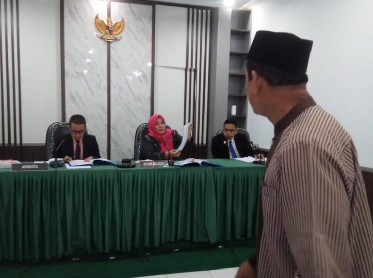 Persoalan lahan plasma di Pasbar di sidang majelis KI Sumbar, Senin (25/5). (Dok : Istimewa)