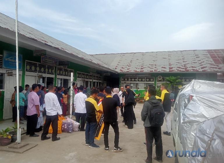 Pihak MR DIY bersama tim logistiknya akan menurunkan bantuan bagi korban banjir di Kelurahan Banuaran Padang, Jumat (15/3). (Foto : Arunala.com)