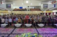 Foto bersama saat Kuliah Umum Bersama Ketua MK dan Ketua BPK RI di Auditorium Universitas Andalas, Jumat (8/3). (Dok : Istimewa)