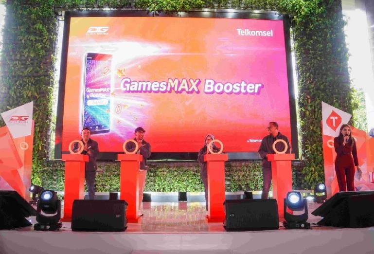 (Kiri-Kanan) GM Games and Apps Telkomsel, Auliya I Fadli; GM Loyalty and Digital Brand and Communications Telkomsel, Benny Hamdani; GM Community and Lifestyle GTM Strategy Telkomsel, Agus Priyanto; Head of Business Development Esports Moonton Indonesia, M