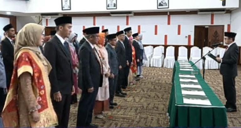 Prosesi pelantikan dan pengambilan sumpah jabatan di Lingkungan Unand di Convention Hall Unand, Kamis (7/3). (Dok : Istimewa)