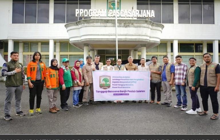 Rektor Unand Efa Yonnedi PhD MPPM Akt CA CRGP saat melepas keberangkatan tim tanggap bencana di Fakultas Kedokteran Jalan Perintis Kemerdekaan, Jati, Selasa (12/3). (Dok : Istimewa)