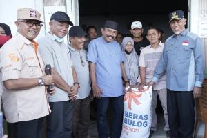 Masyarakat Terdampak Bencana Pessel Terima 220 Ton CPP Sumbar