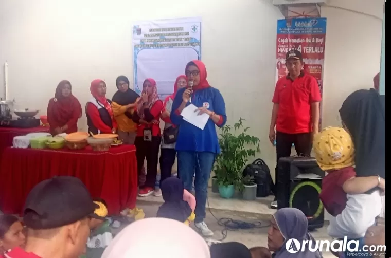 Ketua TP PKK Kota Padang, Genny Putrinda didampingi Camat Lubeg, Andi Amir saat launching Dasat Dagozi yang merupakan inovasi penanganan stunting di kecamatan itu, Jumat (26/4/2024). (Dok : Arunala.com)