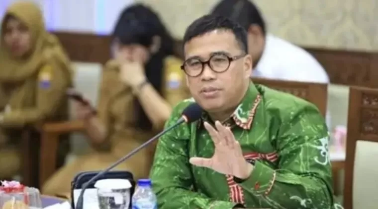 Politisi senior Partai Golkar, yang juga anggota DPD RI, daerah pemilihan Sumbar, Dr H Alirman Sori SH MHum MM. (Dok : Facebook Alirman Sori)