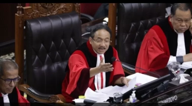 Ketua MK Suhartoyo memimpin jalannya sidang pengucapan putusan perkara Perselisihan Hasil Pemilihan Umum Presiden dan Wakil Presiden Tahun 2024, di Ruang Sidang MK, Senin (22/4/2024). Humas Mahkamah Konstitusi