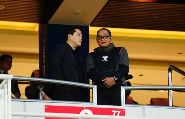 Ketua Umum PSSI, Erick Thohir menonton langsung perjuangan tim Merah Putih di Doha, Qatar, Minggu (21/4/2024). PSSI