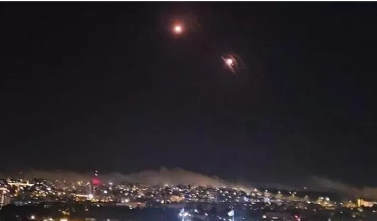 Serangan drone dan rudal Iran pada Sabtu menuju Israel. (Dok : Istimewa)