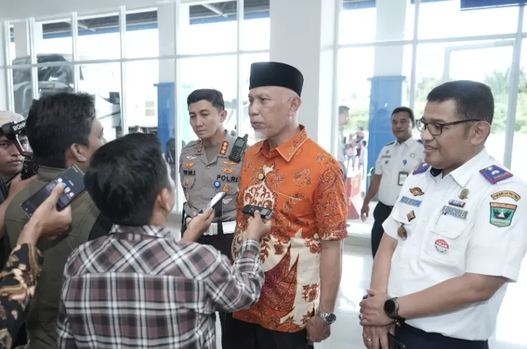 Gubernur Sumbar, Mahyeldi Ansharullah bersama sejumlah wartawan beberapa waktu lalu. (Dok : Istimewa)