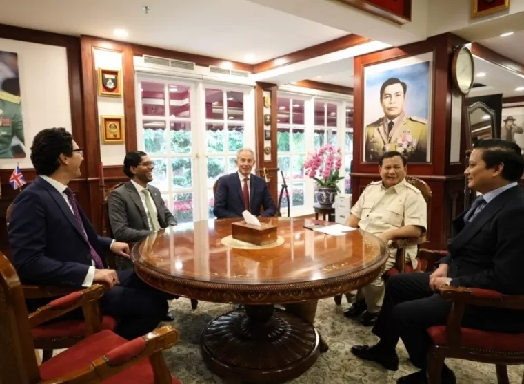 Menteri Pertahanan RI Prabowo Subianto saat berdiskusi dengan Perdana Menteri Inggris Raya (1997-2007) dan Executive Chairman Tony Blair Institute, Mr Tony Blair, di Kementerian Pertahanan, Jakarta, Jumat (19/4/2024). Humas Kemenhan