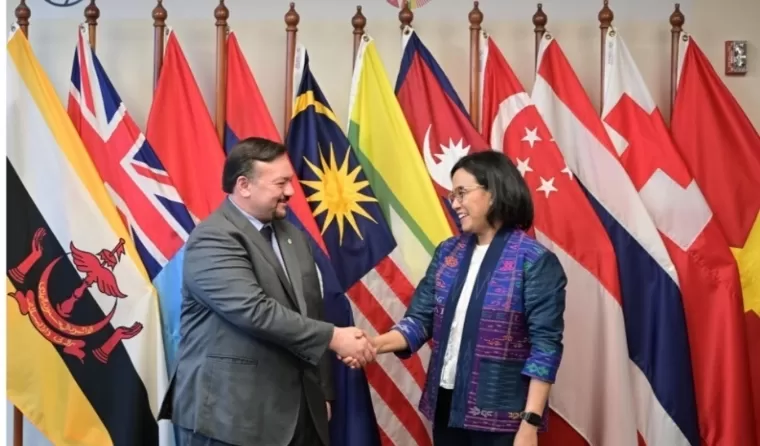 Menkeu Sri Mulyani Indrawati bertemu dengan Second Minister of Finance Malaysia, Datuk Seri Amir Hamzah Azizan dalam rangkaian agenda kerja di Washington D.C., Amerika Serikat. Kemenkeu Foto/Biro KLI