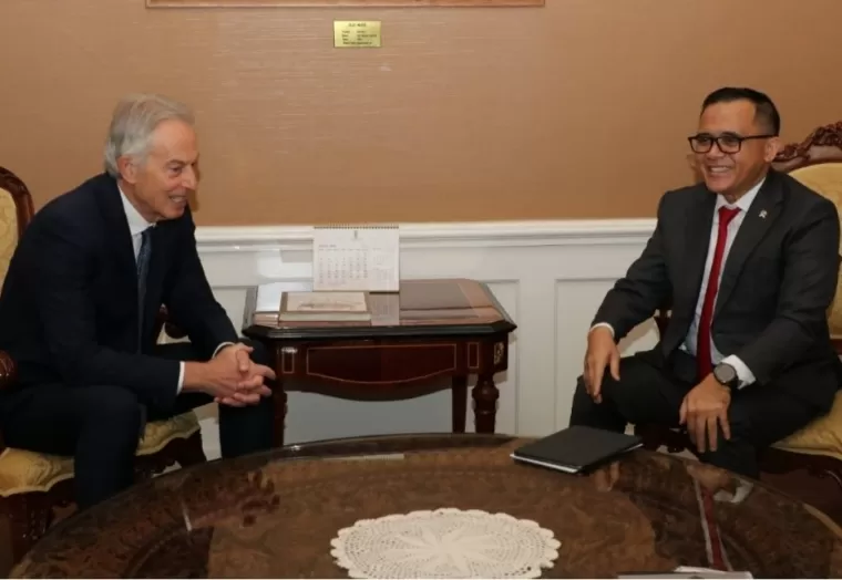 Menteri PAN RB Abdullah Azwar Anas bersama Perdana Menteri Inggris 1997-2007, Tony Blair, di Istana Merdeka, Kamis (18/4/2024). Humas Kemen PAN RB