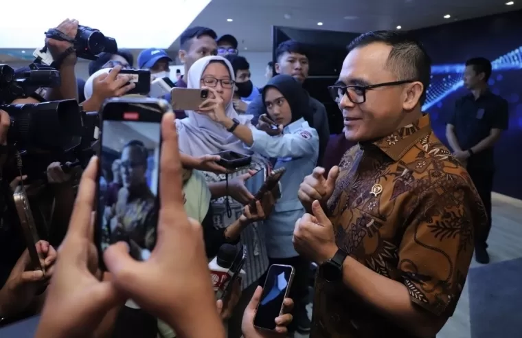 Menteri Pendayagunaan Aparatur Negara dan Reformasi Birokrasi (PANRB) Abdullah Azwar saat memberikan keterangan pers, Rabu (17/4/2024). Humas Kemenpan RB