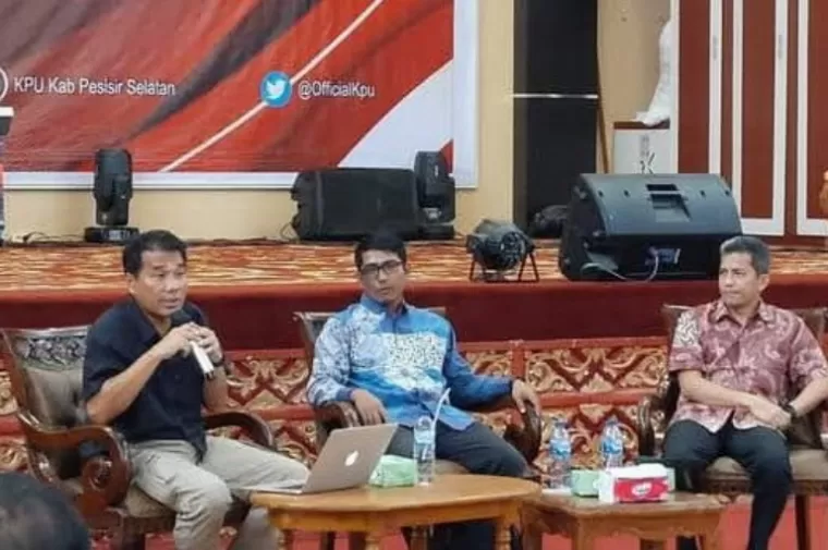 Pengamat Politik Unand, Asrinaldi saat menghadiri sebuah acara di Padang beberapa waktu lalu. (Dok : Facebook.com/asrinaldi)