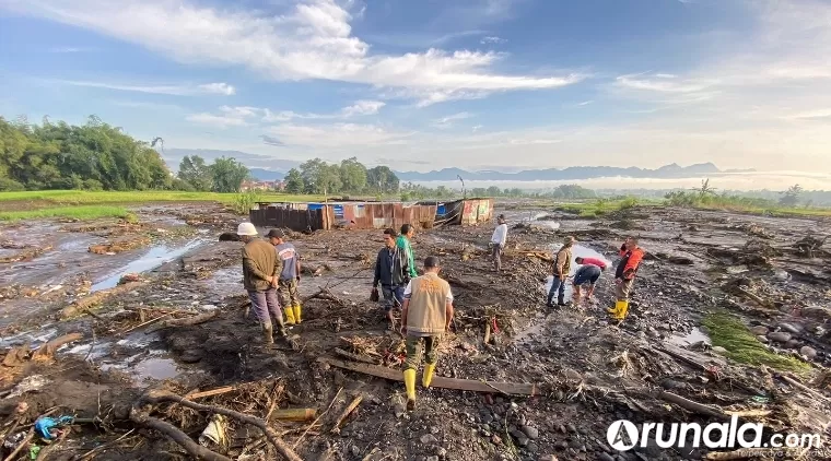 Banjir lahar dingin Gunung Marapi melanda Nagari Bukitbatabuah Kecamatan Canduang Kabupaten Agam. IST