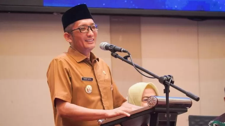 Wali Kota Padang Hendri Septa saat membuka Musrenbang RPJPD di ZHM Premiere Hotel Padang, Selasa (23/4/2024). Facebook/ Diskominfo Kota Padang