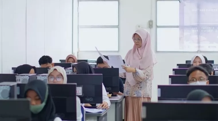 Para peserta mengikuti UTBK SNBT di kampus Unand, Selasa (30/4/2024). Humas Unand