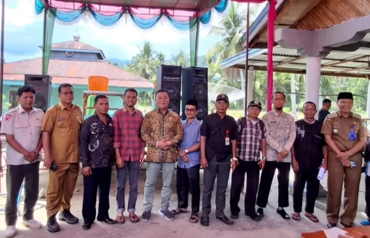 Sekretaris Komisi IV DPRD Sumbar, Suharjono, sosialisasikan Perda No 2/2020 pada masyarkat Jorong Lundar, Nagari Panti Timur, Pasaman, Selasa (23/4/2024). (Dok : Istimewa)