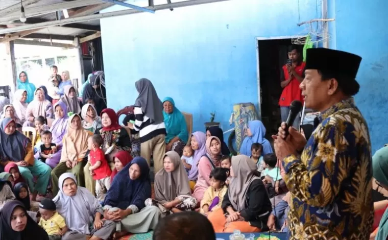 Wakil Ketua DPRD Sumbar, Suwirpen Suib saat sosialisasikan Perda tentang bahaya Narkoba di Jorong Mandailing Koto Laweh, Kabupaten Solok belum lama ini. (Dok : Istimewa)