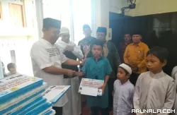 76 Anak Kurang Mampu Dibantu PTK SD Pariaman Timur
