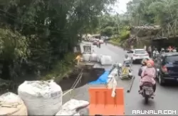 Badan Jalan Kelok Hantu Bertambah Terban, Arus Lalin Buka Tutup