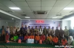 Bank Nagari Bagikan 1.643 Paket Sembako untuk Petugas Kebersihan