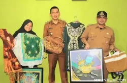 Hasilkan Kreasi Batik Tulis, Hanum Diusulkan Camat Lubeg jadi Pemuda Pelopor