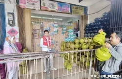 Tak Kenal Libur, Pertamina Sumbar Tetap Suplai LPG 3 Kg