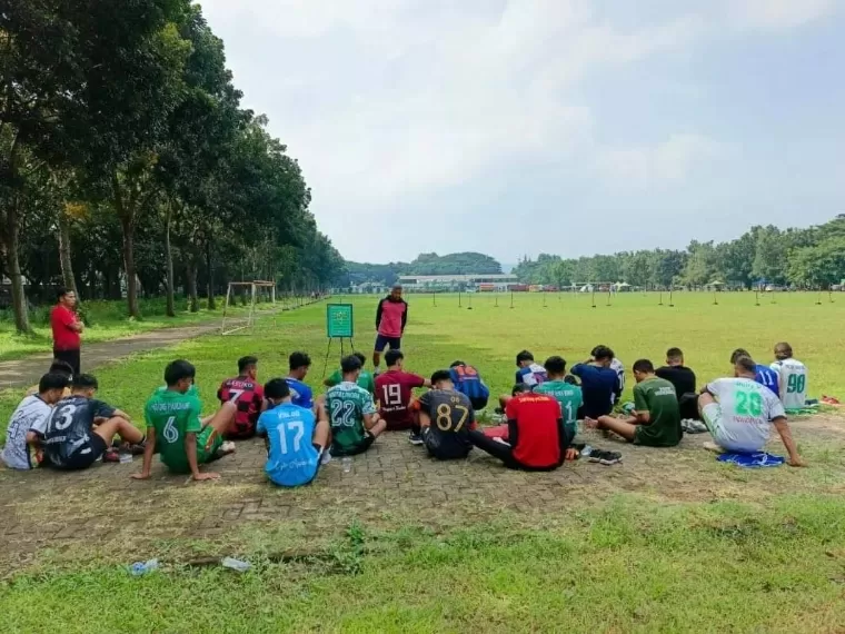 Pemain PSPP menjalani latihan jelang Laga Perdana Liga 3 Nasional. Facebook/Kominfo Padang Panjang