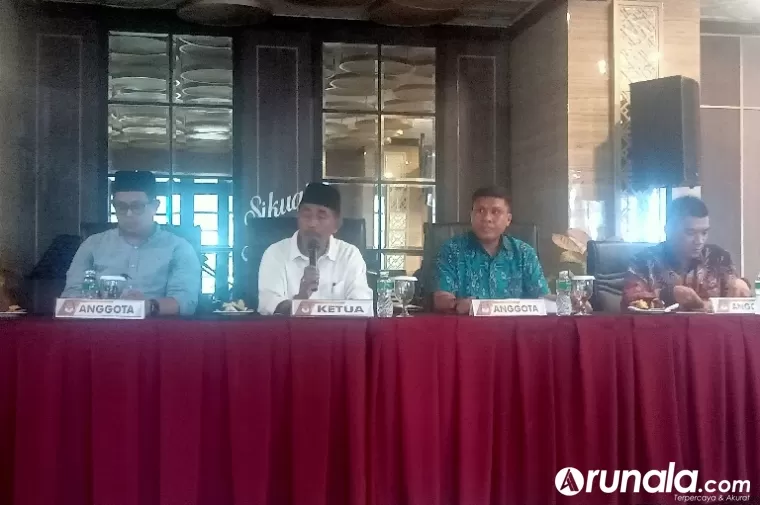 KPU Sumbar saat menggelar temu media di Padang, Senin (27/5) kemarin. (dok : arunala.com)