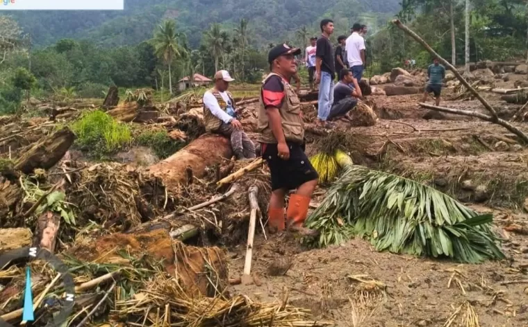 banjir bandang dan longsor di Jorong Sungai Kalu 2 Nagari Pakan Rabaa Utara Kecamatan Koto Parik Gadang Diateh pada Senin (13/5/2024) dan Selasa (14/5/2024) malam. Diskominfo Solsel